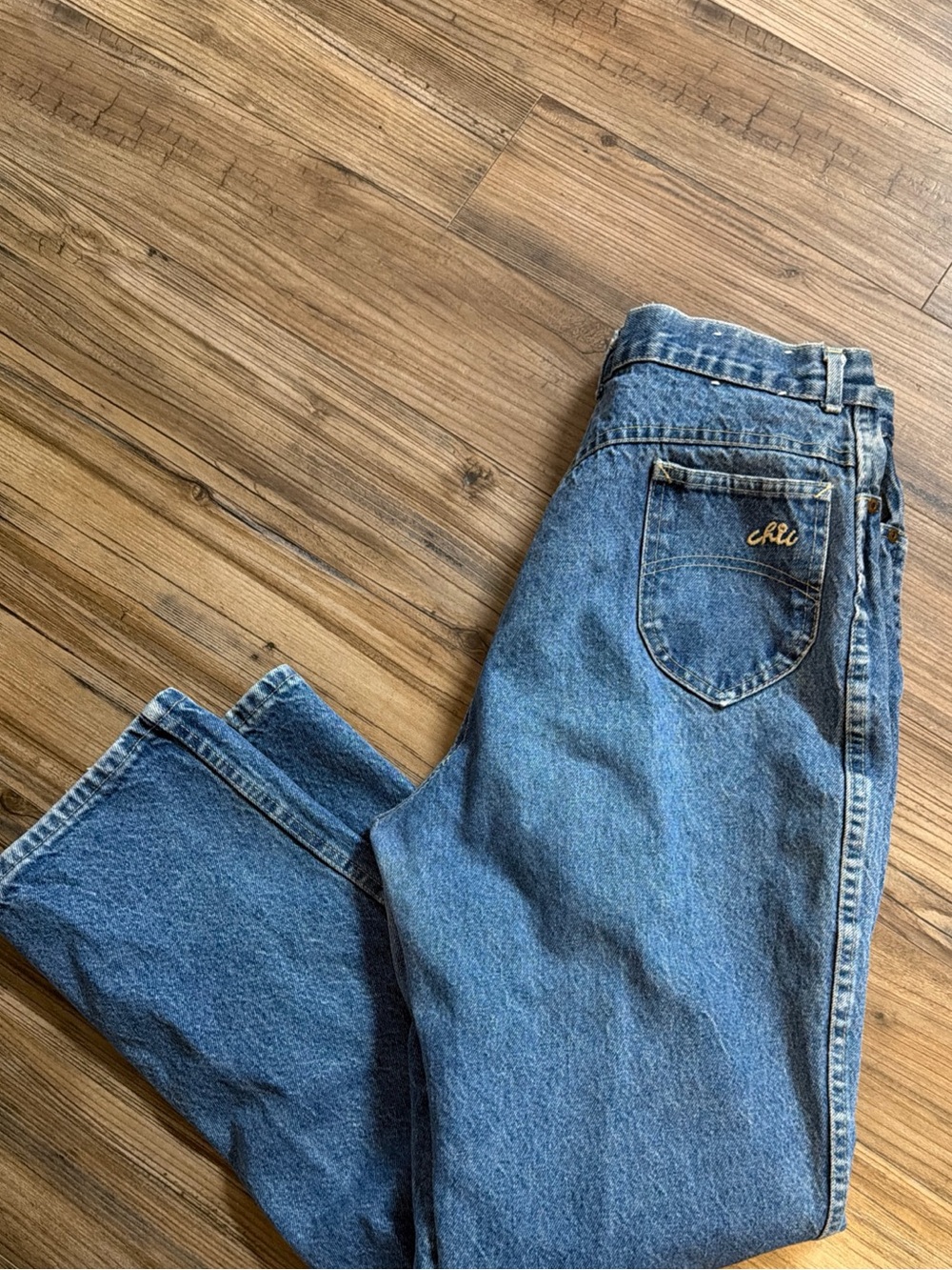 chic VINTAGE Women's Straight Leg Jeans in Medium Blue Denim 30